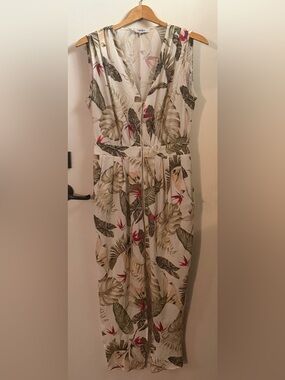 Tropical Print Sleeveless dress with zip in Cream with Green and Red Leaf Motif